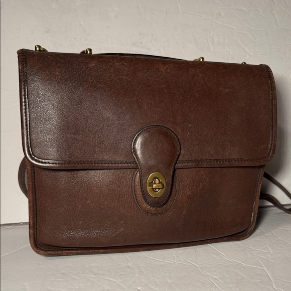 Coach Handbags - Coach Vintage Willis 9927 Brown Leather Messenger Bag with Gold Turn Lock